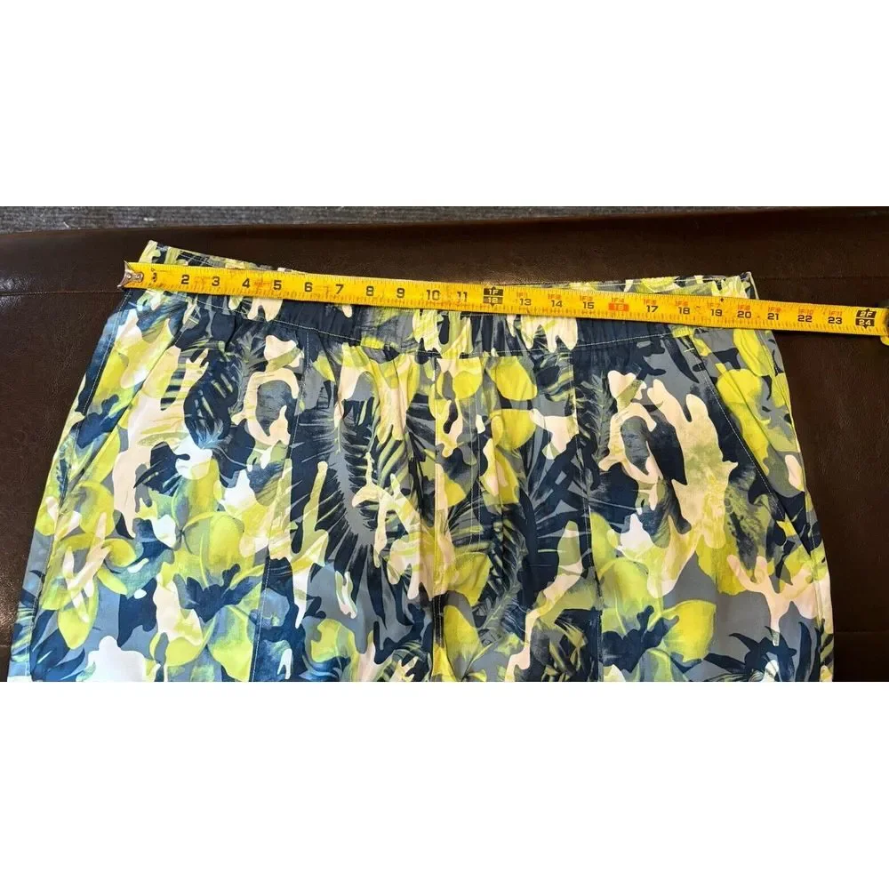 The North Face Classic V Pull On Nylon Climbing Hiking Shorts  Floral Sz XXL NWT